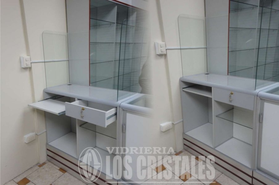 CAJERO DE MELAMINA CON VENTANILLA DE VIDRIO