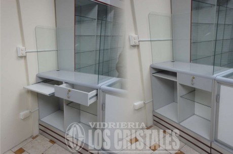 CAJERO DE MELAMINA CON VENTANILLA DE VIDRIO